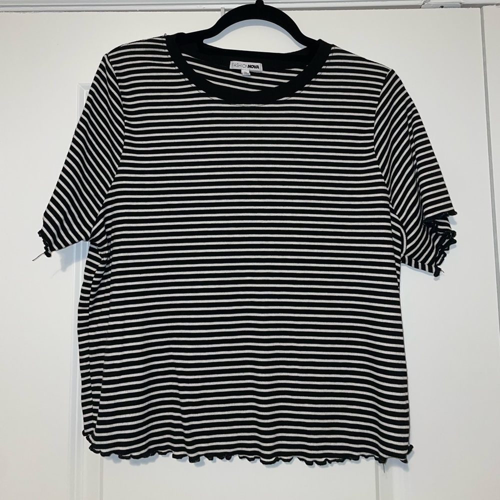 Fashion Nova Cropped T-shirt